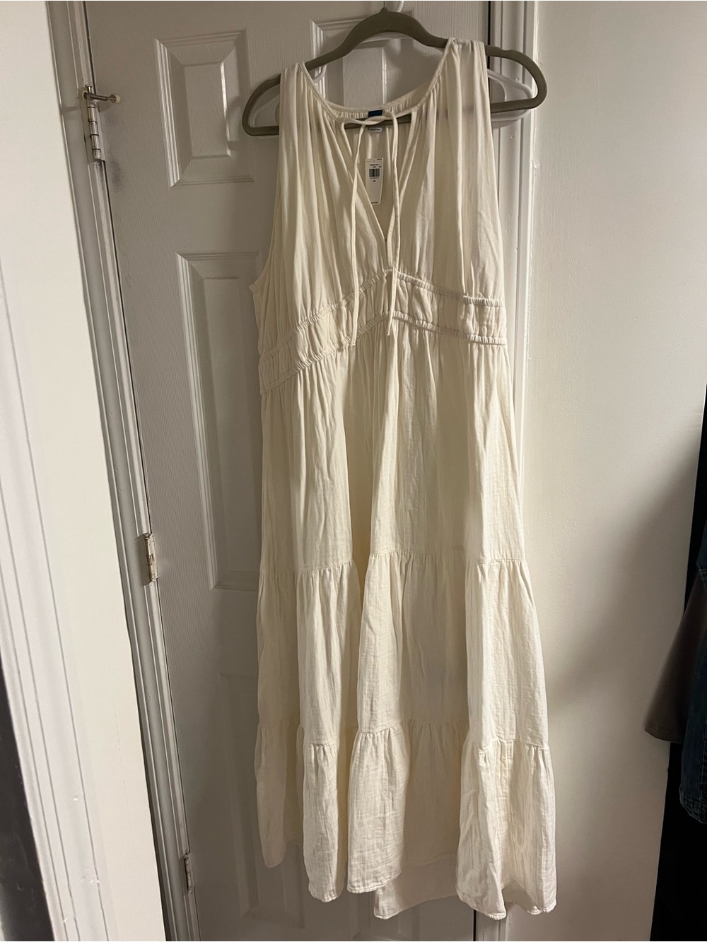 Old Navy Cream Sleeveless Tiered V-Neck Maxi Dress